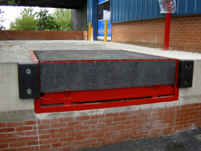 Fixing: 16mm dia x 220mm long - for concrete