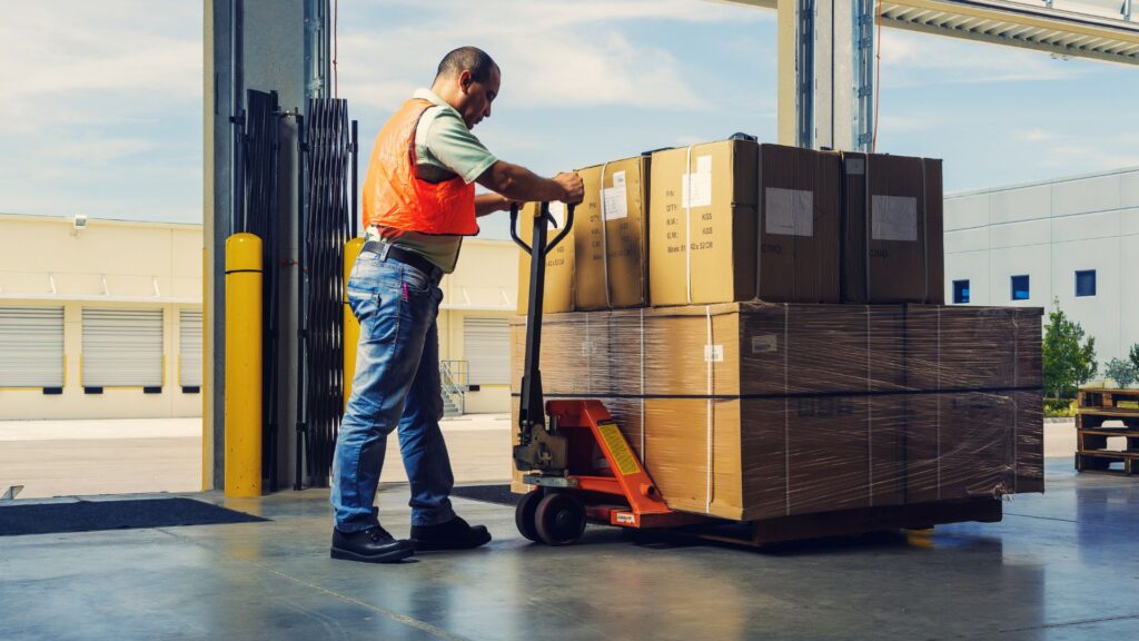 How to Choose the Right Pallet Truck for Your Warehouse